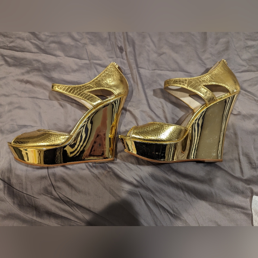 Micheal Michael Kors Leighton Gold Metallic Wedge size 10